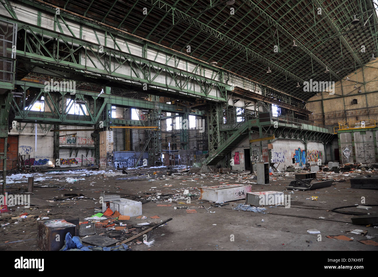 All'interno degli edifici della ex siti di costruzione navale di La Seyne Foto Stock