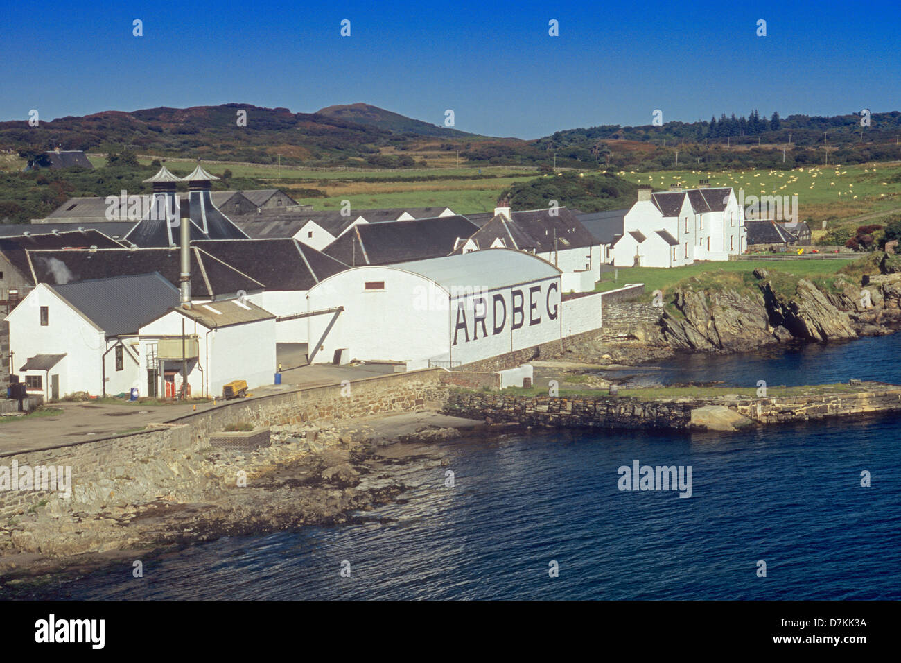 La Distilleria Ardbeg sull'isola di Islay Foto Stock