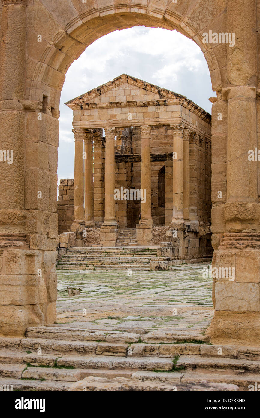 Tempio di Giove nel Forum di Sufetula rovine Romane Sbeitla in Tunisia Foto Stock
