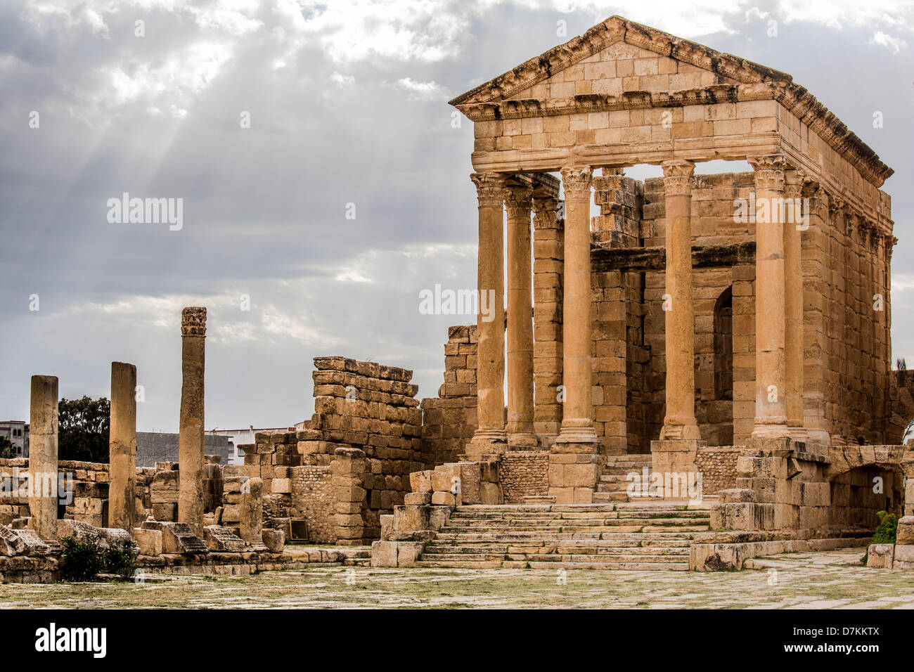 Tempio di Giove nel Forum di Sufetula, rovine romane in Sbeitla, Tunisia Foto Stock