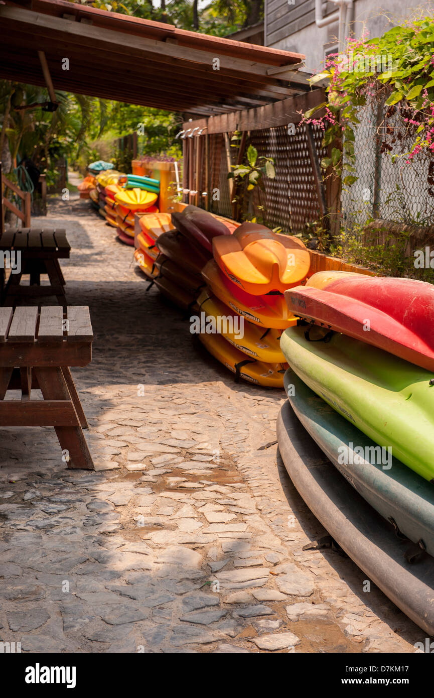 America centrale, Honduras, Roatan, West End Village, kayak Foto Stock