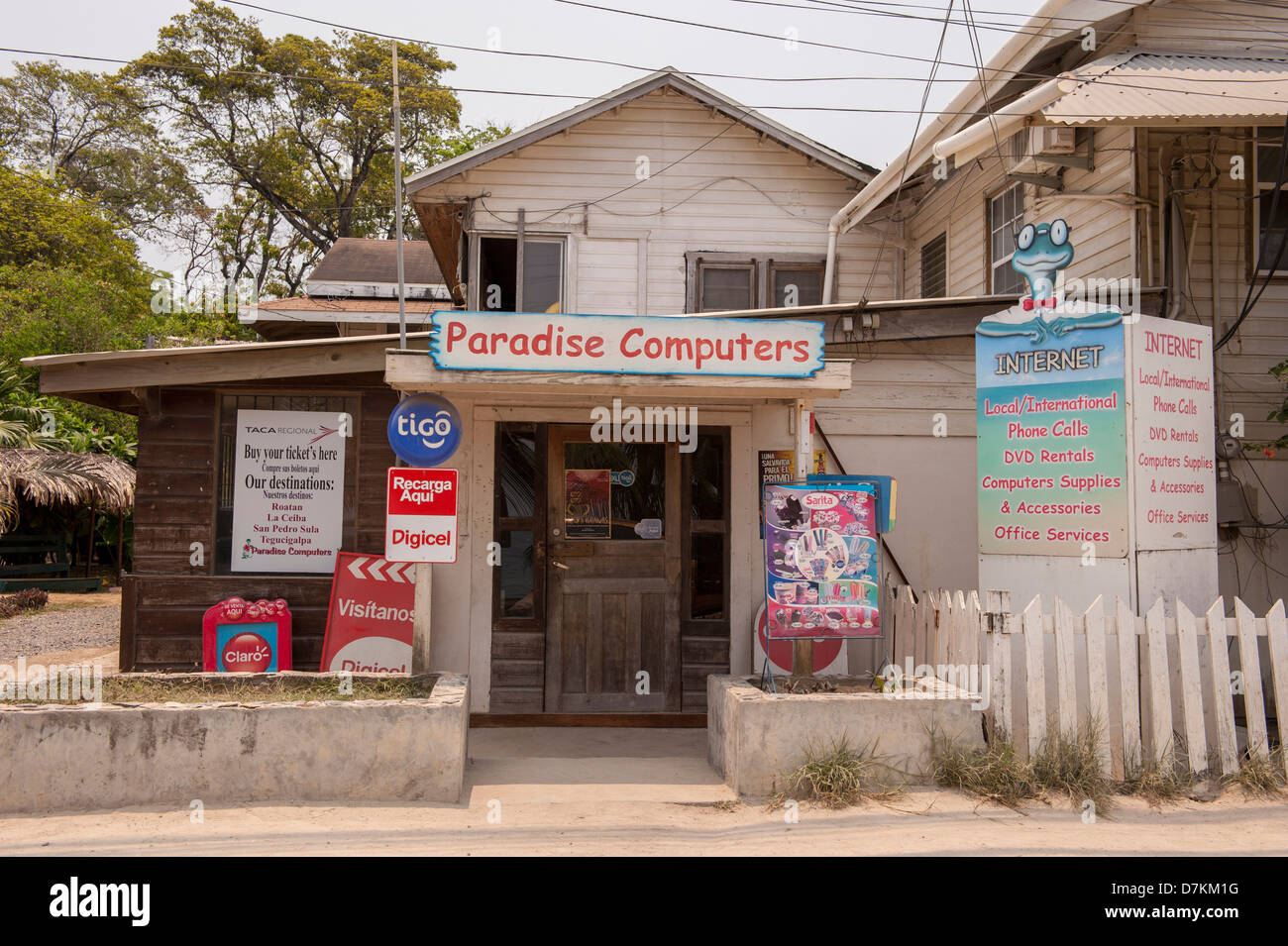 America centrale, Honduras, Roatan, West End Village, paradiso Computer ed Internet Foto Stock