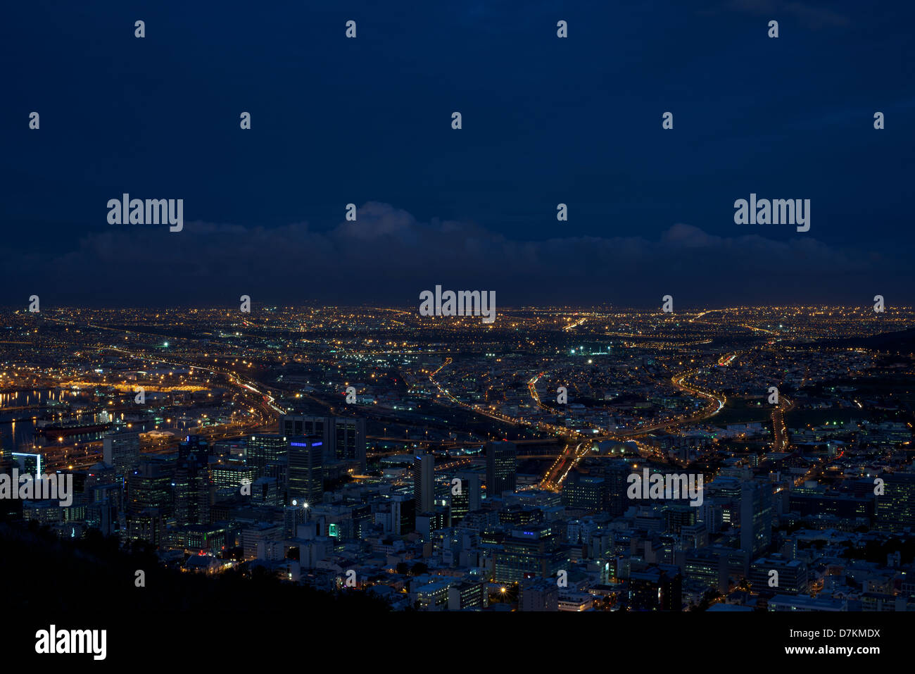 Di notte le luci di Città del Capo da Signal Hill Foto Stock