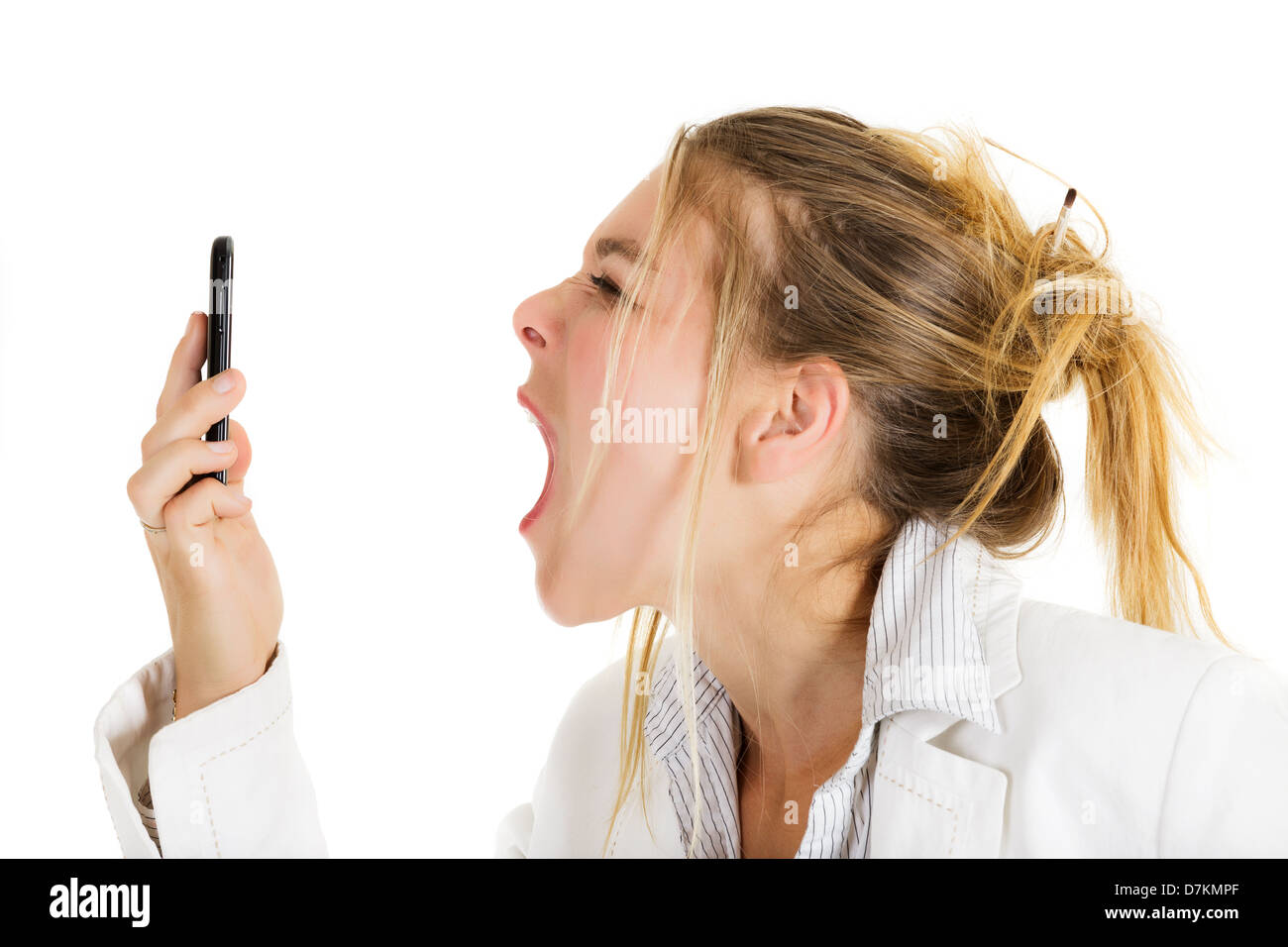 Furious business donna urlare sul telefono Foto Stock
