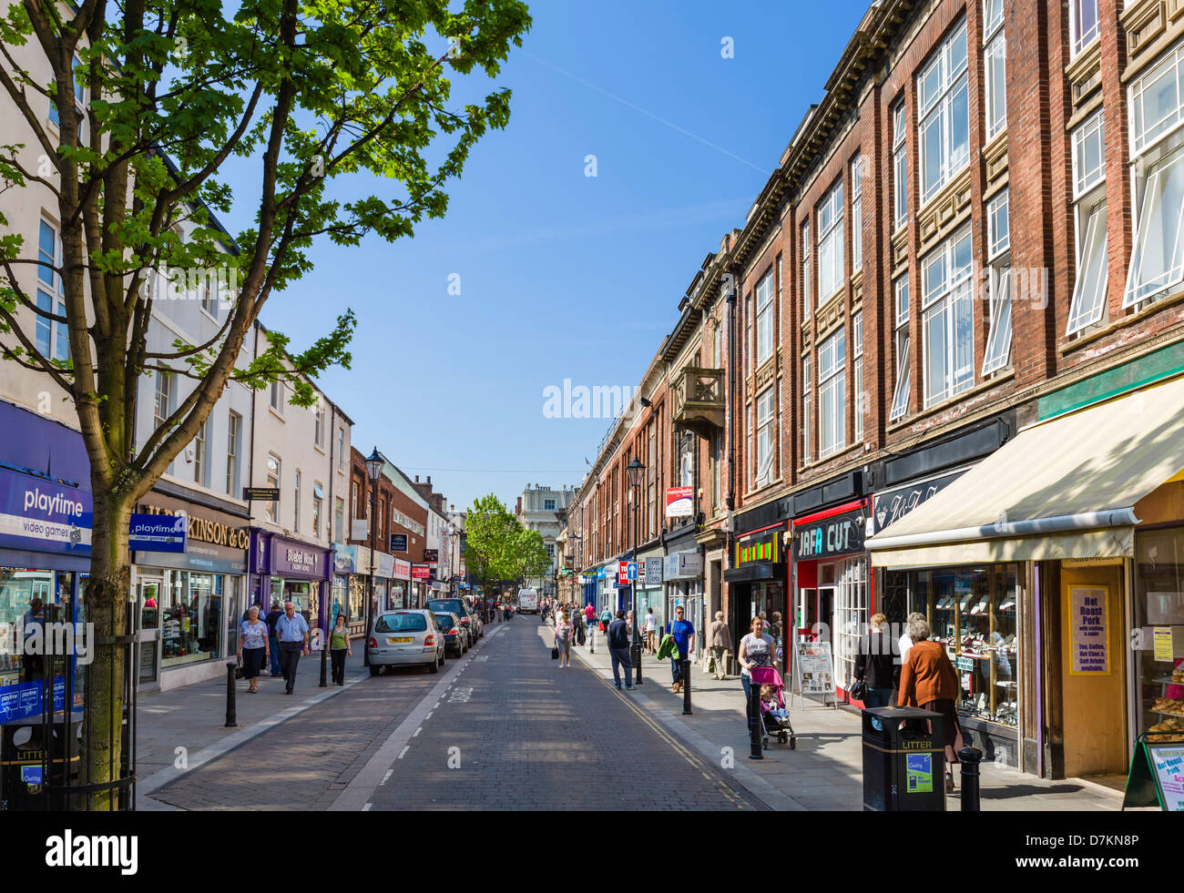 Negozi di Scot Lane in centro città, Doncaster, South Yorkshire, Inghilterra, Regno Unito Foto Stock