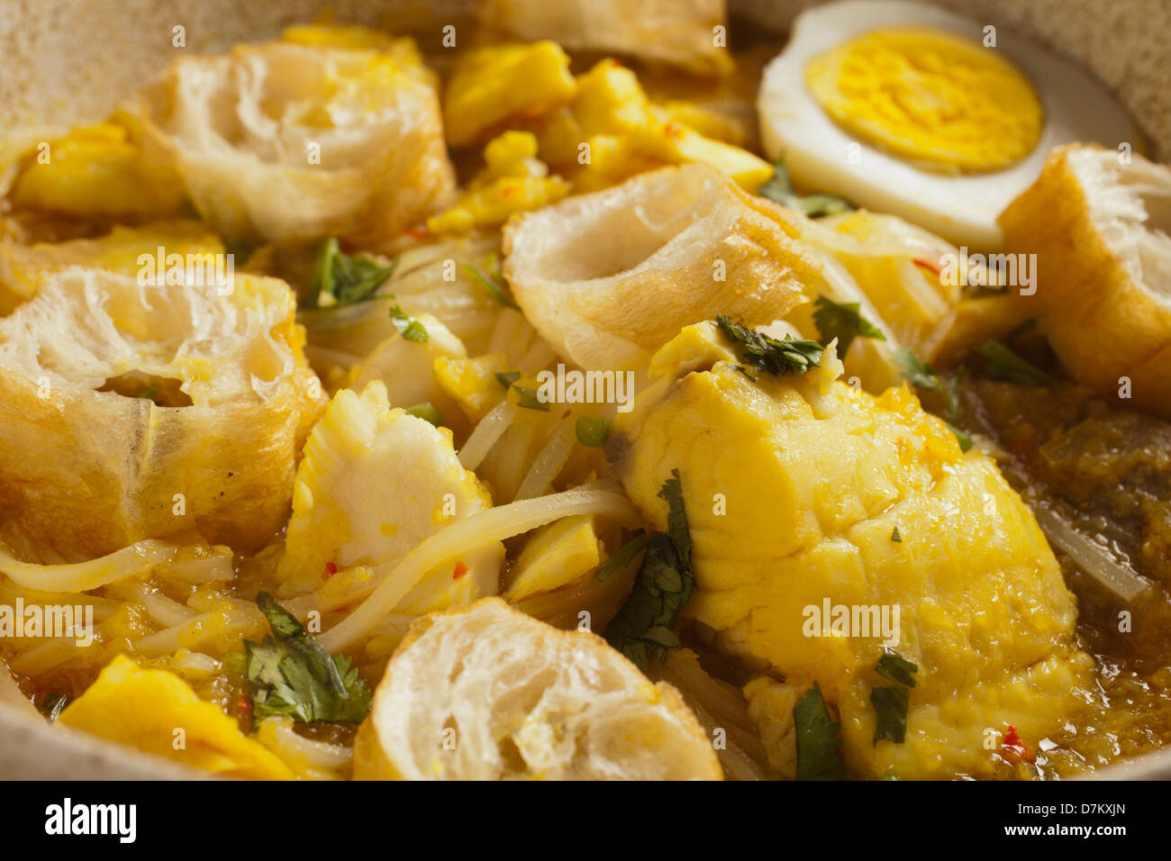 Salsa speziata birmano zuppa di pesce Mohinga Foto Stock