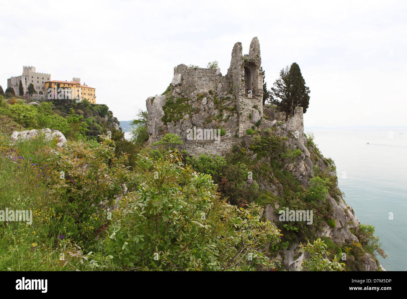 Il castello di Duino in Italia settentrionale. Foto Stock