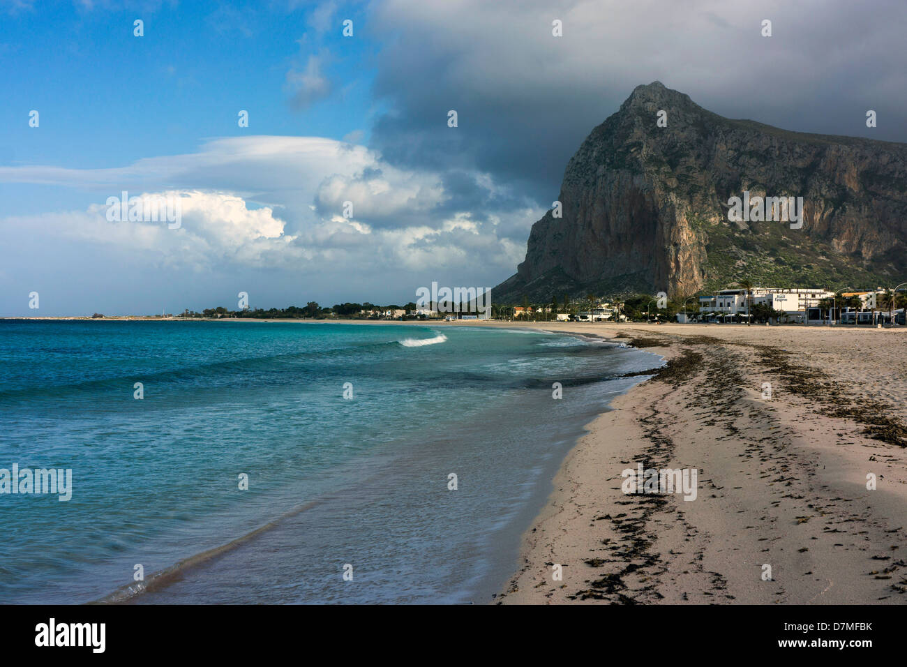 La spiaggia e il Monte Monaco, San Vito lo Capo, Sicilia, Italia Foto stock  - Alamy