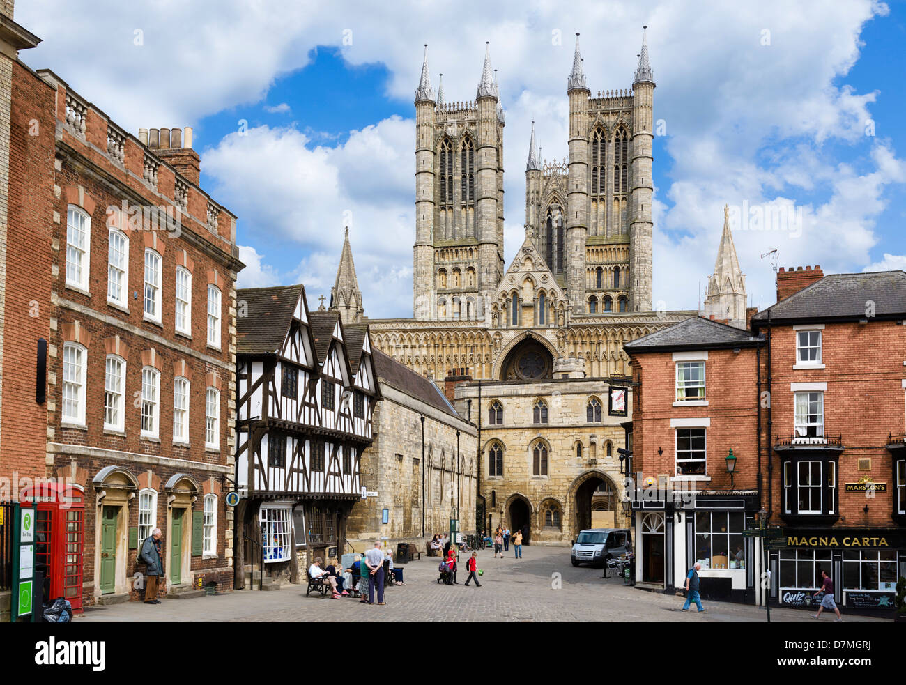 Vista della cattedrale da Castle Hill, Lincoln, Lincolnshire, East Midlands, Regno Unito Foto Stock