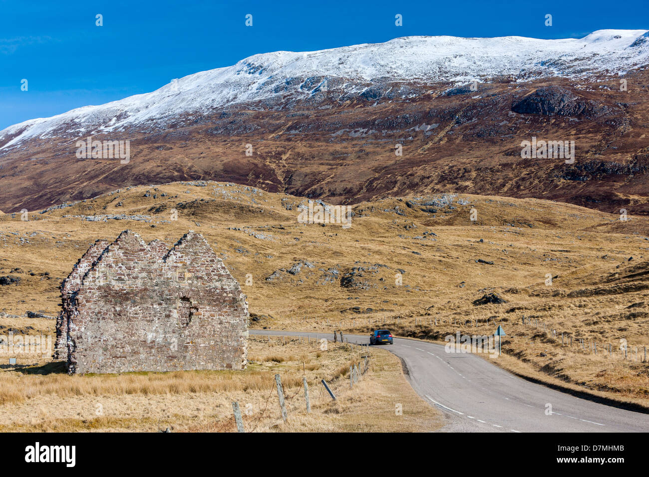 Rovine di calda casa vicino al Loch Assynt, Inchnadamph, Sutherland, Scozia, Regno Unito, Europa. Foto Stock