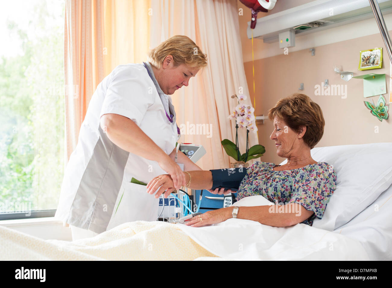 La misurazione della pressione sanguigna Foto Stock