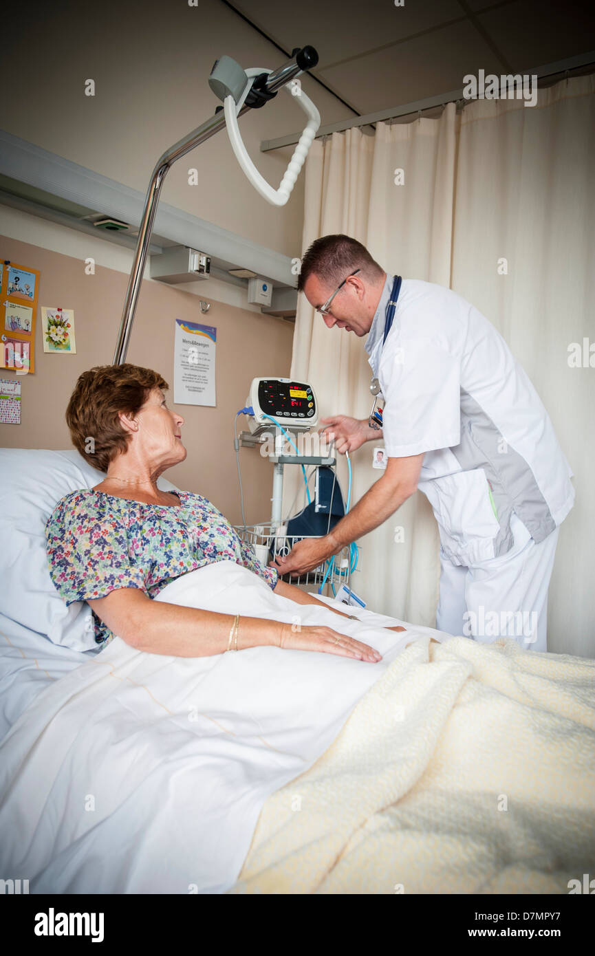 La misurazione della pressione sanguigna Foto Stock