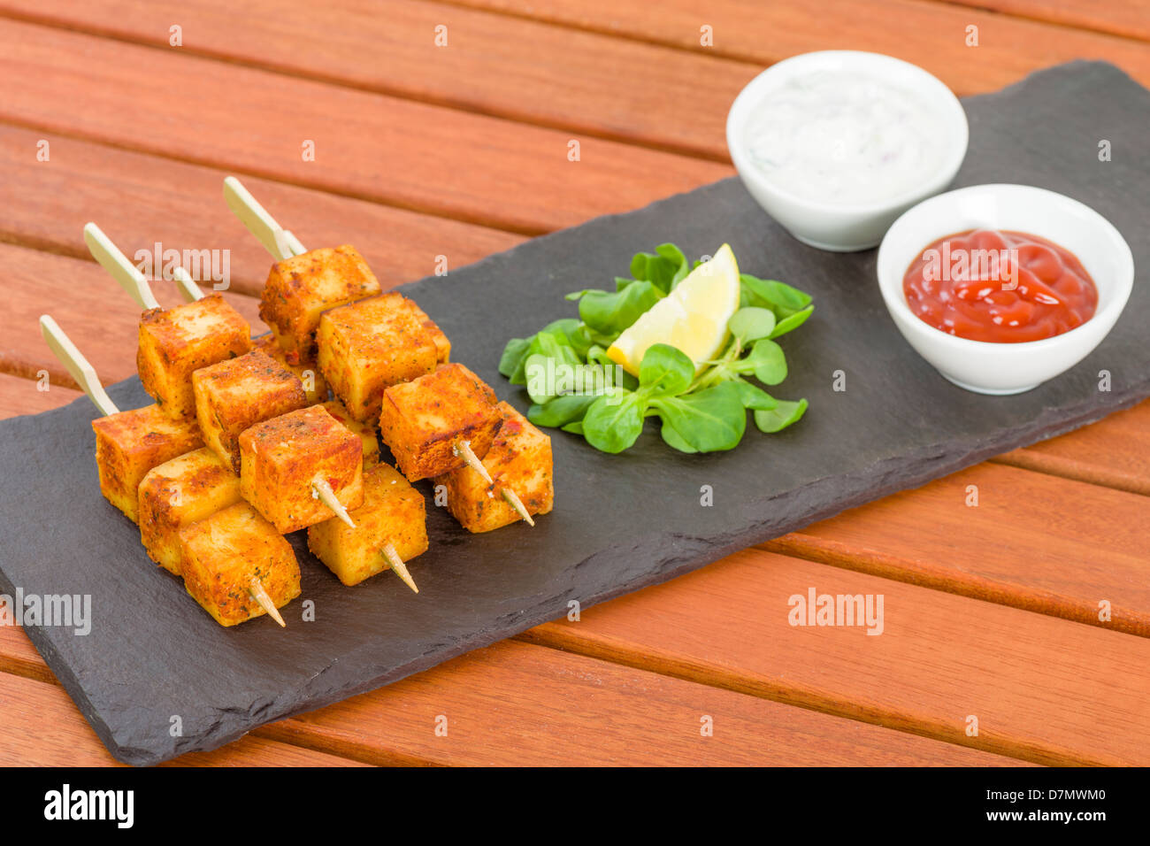 Il Paneer Tikka Kebab - Tadoori indiano spiedini di formaggio. Foto Stock