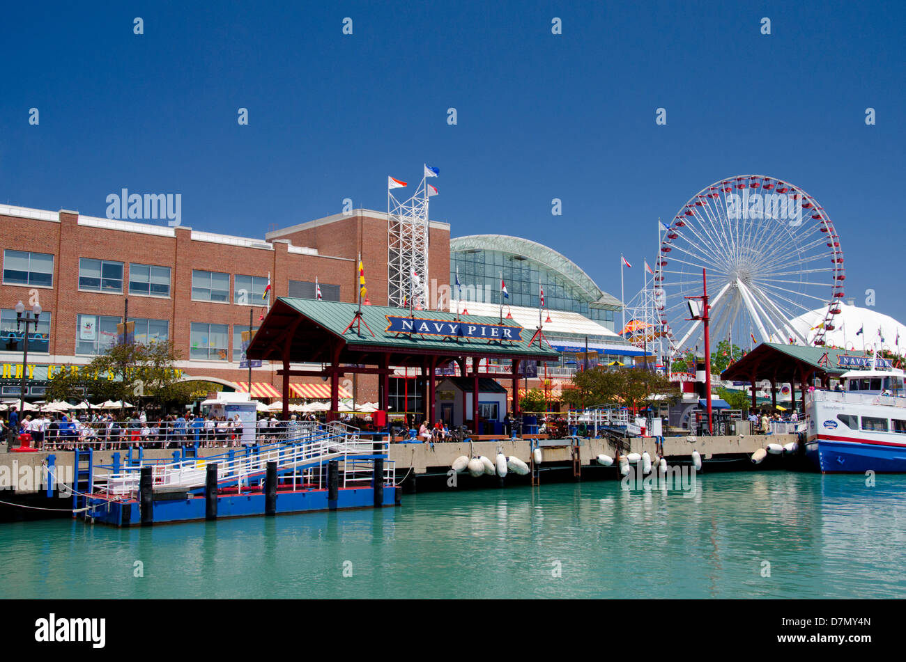 Illinois, Chicago. Il Navy Pier lungo le rive del lago Michigan. Foto Stock