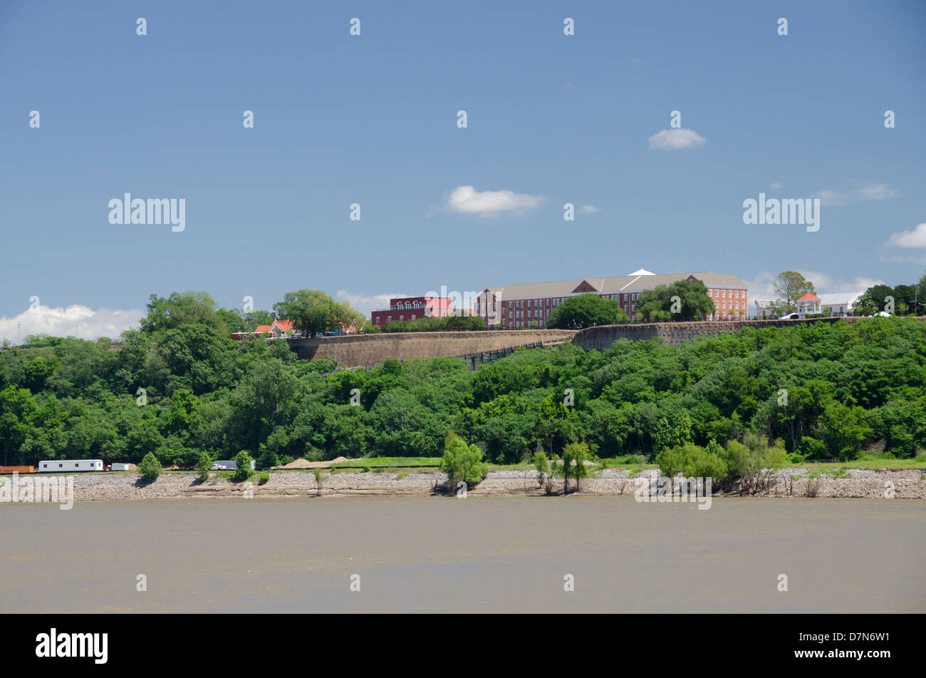La Mississippi, Natchez. Città storica di Natchez situata in alto sulle scogliere sopra il fiume Mississippi. Foto Stock