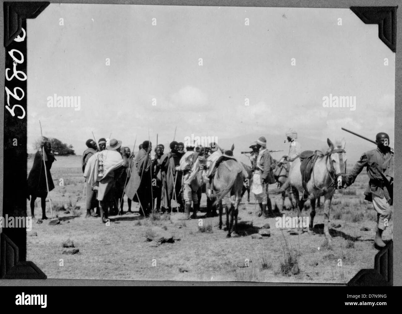 Questa foto mostra il campo della spedizione abissina del Daily News in Africa, che si è svolta dal 1926 al 1927. La spedizione fu guidata da Alfred M. Bailey e si concentrò sulla raccolta di campioni per la ricerca scientifica in Etiopia. Foto Stock Questa foto mostra il campo della spedizione abissina del Daily News in Africa, che si è svolta dal 1926 al 1927. La spedizione fu guidata da Alfred M. Bailey e si concentrò sulla raccolta di campioni per la ricerca scientifica in Etiopia. Foto Stock