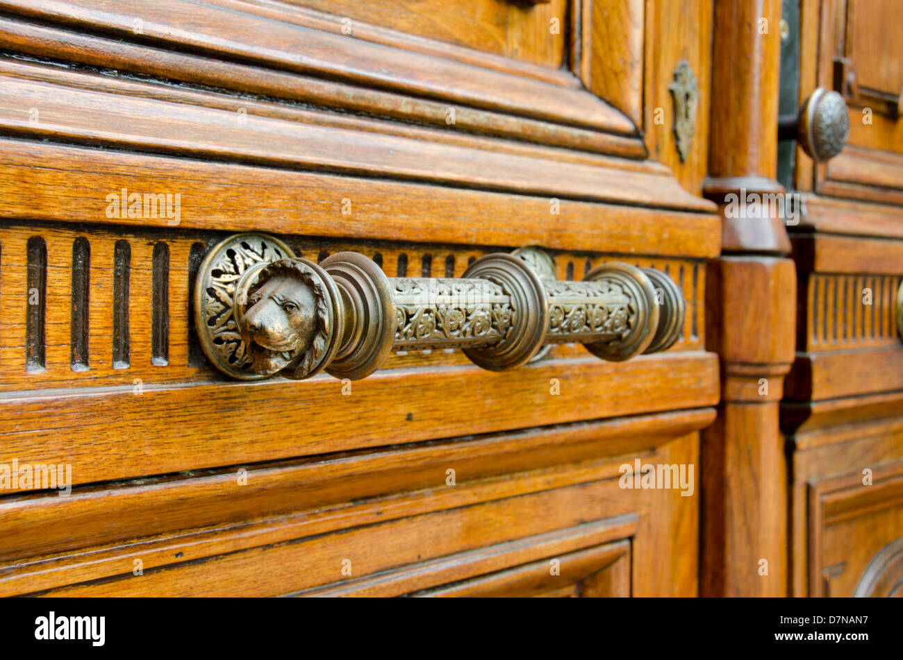 New York, Troy. Storico di porte in legno della Vail alloggiare parte di Russell Sage College. Foto Stock