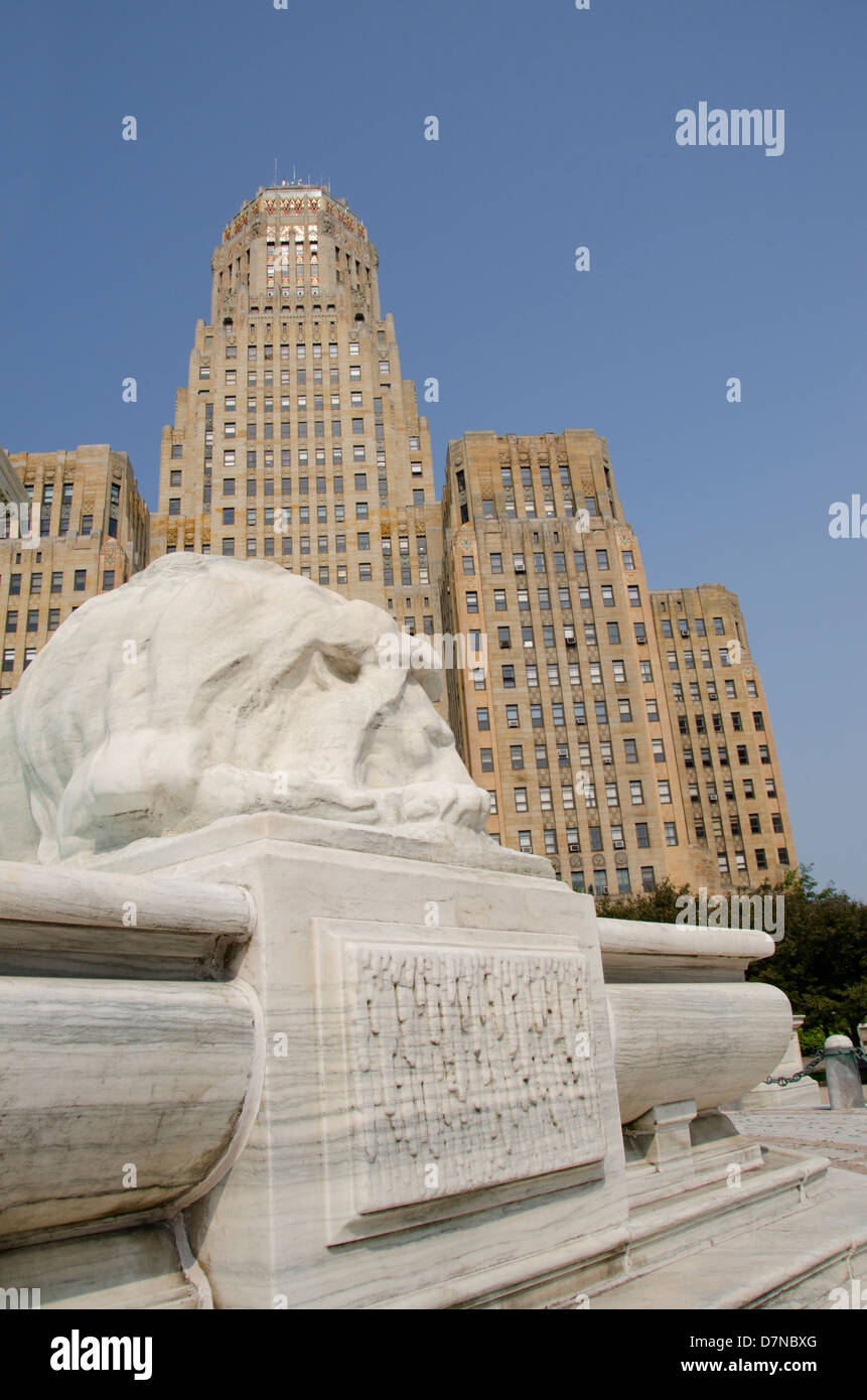 New York, Buffalo, City Hall. Uno storico edificio Art Deco. Il McKinley Monument e la fontana in Niagara Square. Foto Stock