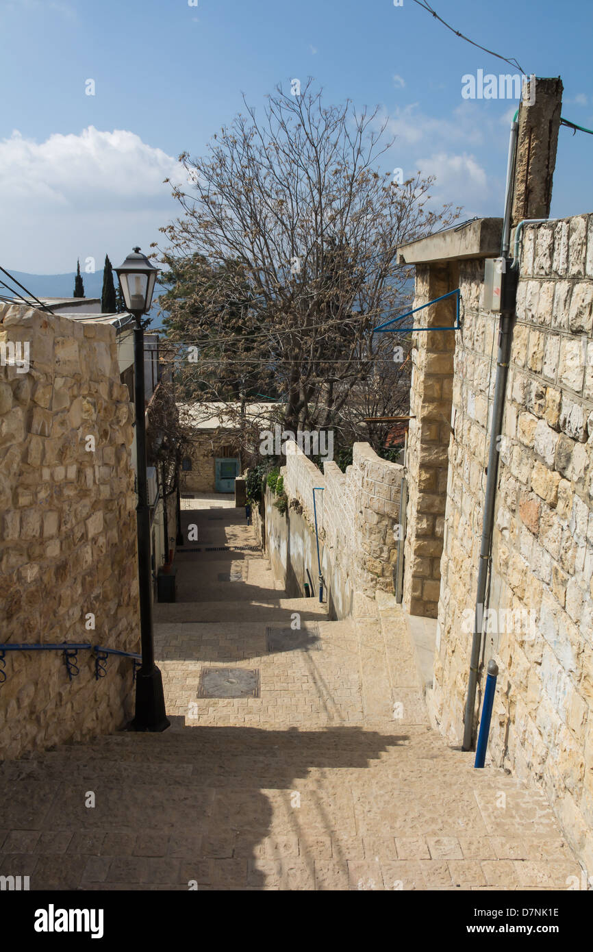 Street nella città di Safed, pietra-rivestito Foto Stock