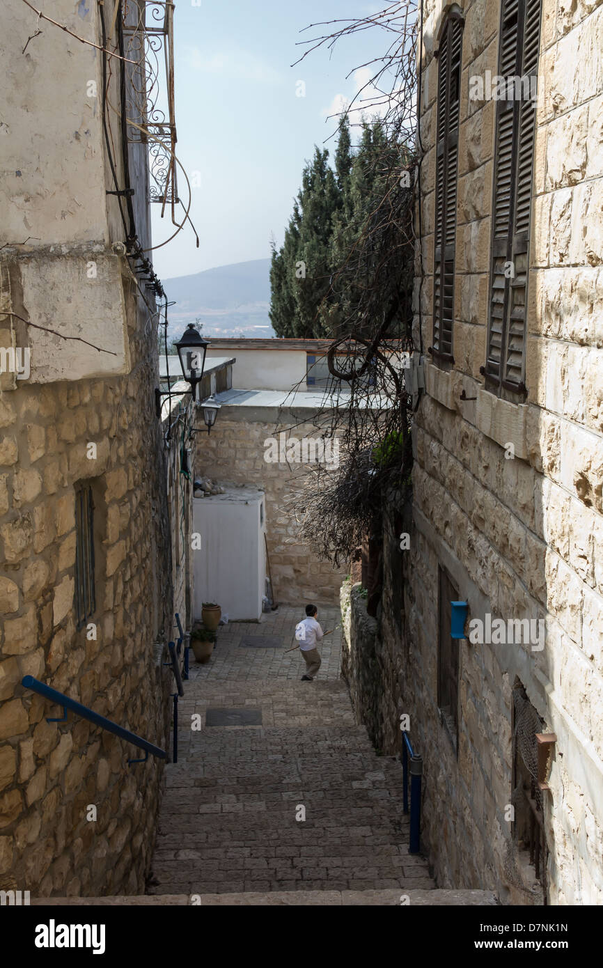 Street nella città di Safed, pietra-rivestito Foto Stock