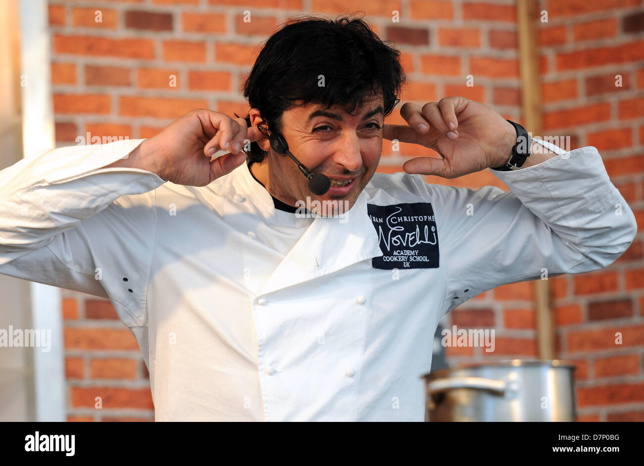 Il francese chef celebrità Jean-Christophe Novelli dimostra cookery Foto Stock