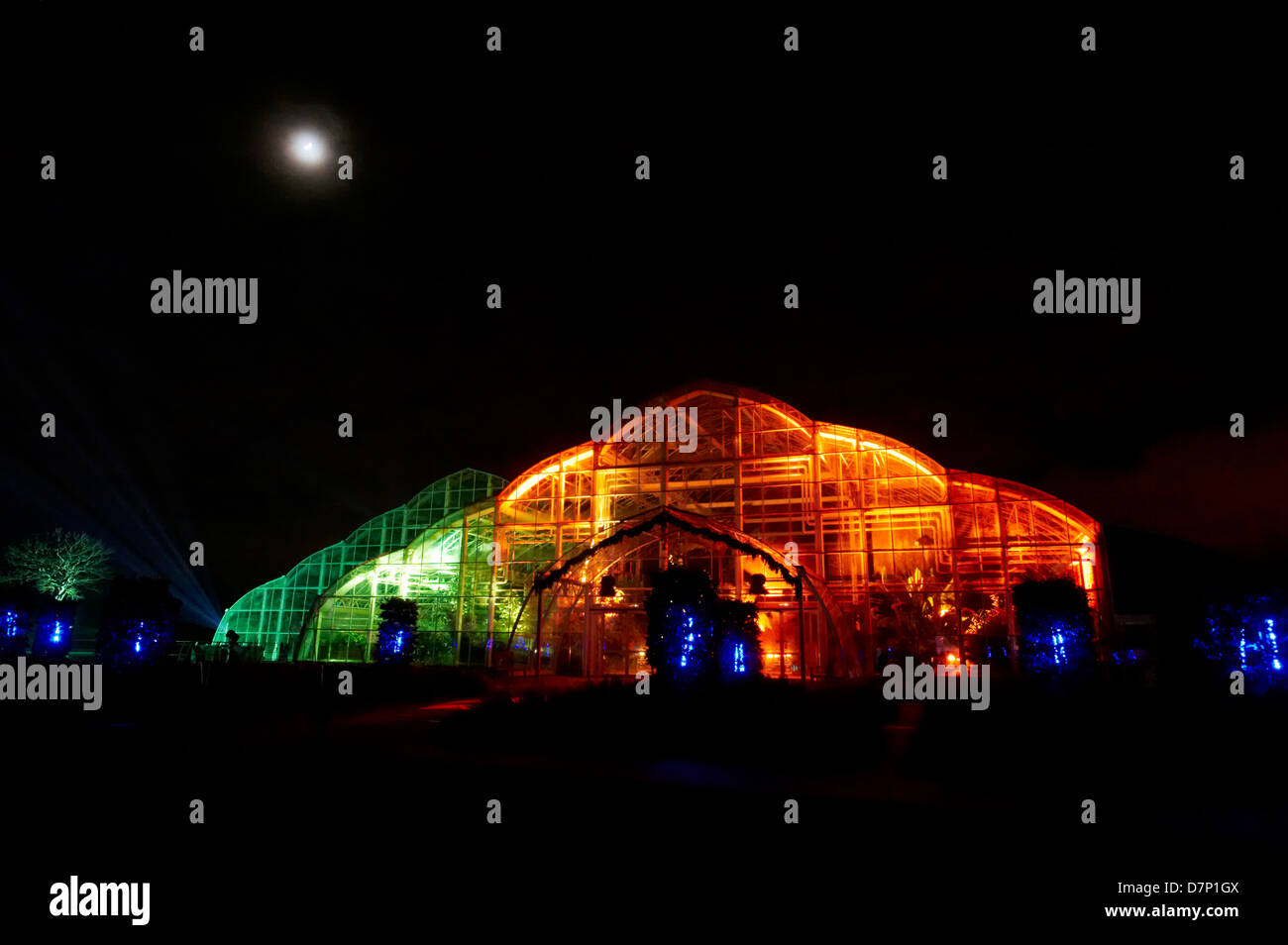 WISLEY GLASSHOUSE illuminato di luce evento TRAIL Foto Stock