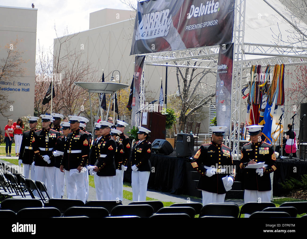 Colorado, U.S. 11 maggio 2013: Marine Corps membri prima della cerimonia di apertura del 2013 Warrior Giochi, U.S. Olympic Training Center Colorado Springs, Colorado. Oltre 260 feriti e servizio disabili uomini e donne si sono riunite a Colorado Springs per competere in sette sport, Maggio 11-16. Tutti i rami dei militari sono rappresentati, ivi comprese le operazioni speciali e un team dalle forze armate britanniche. Cal Sport Media/Alamy Live News Foto Stock