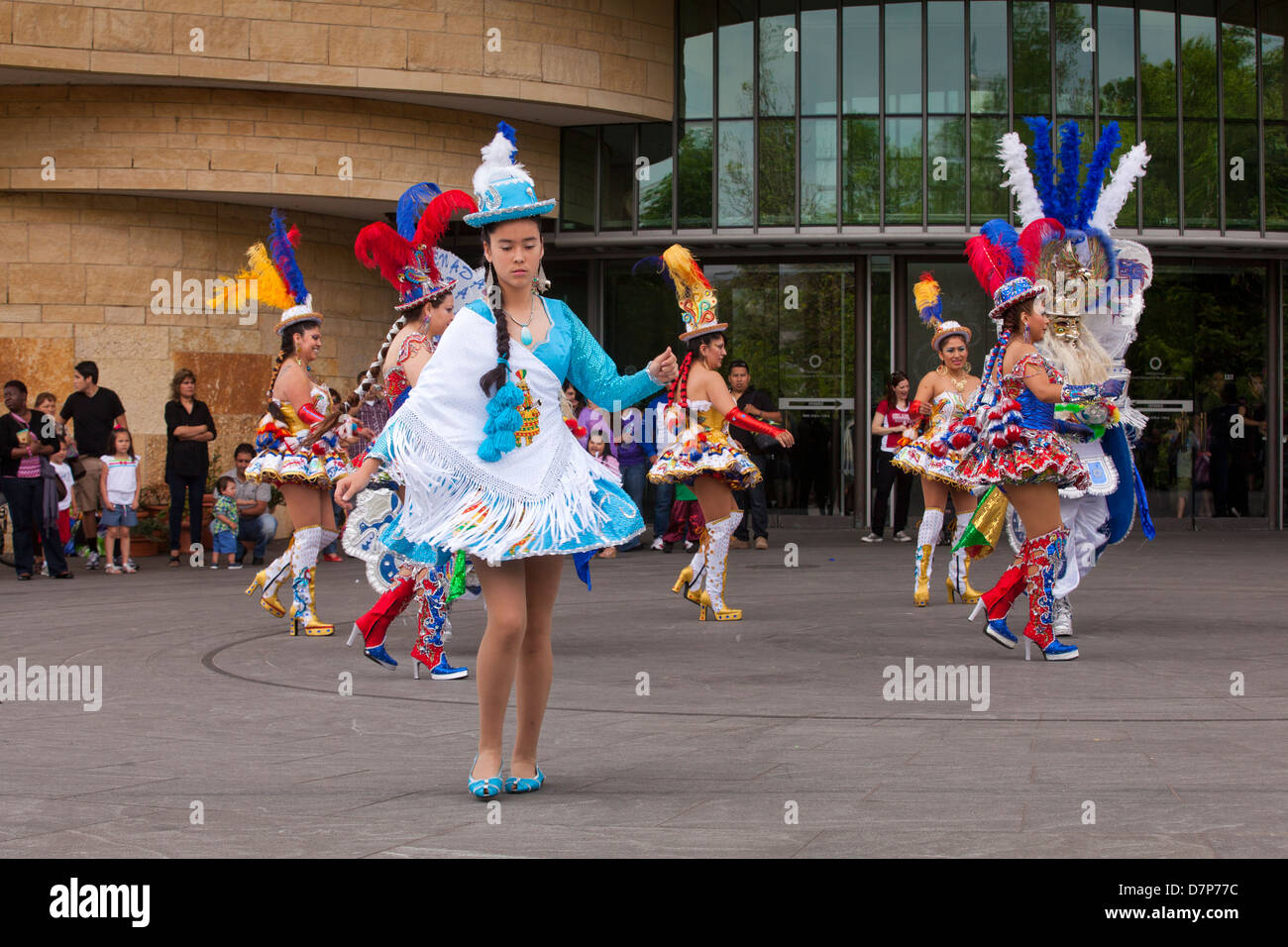 Tradizionale ballerini boliviano esecuzione - Washington DC, Stati Uniti d'America Foto Stock