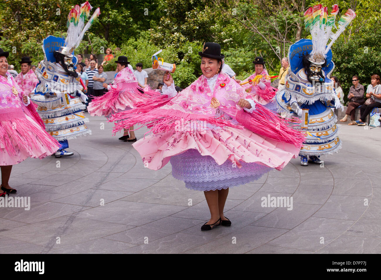 Tradizionale ballerini boliviano esecuzione - Washington DC, Stati Uniti d'America Foto Stock