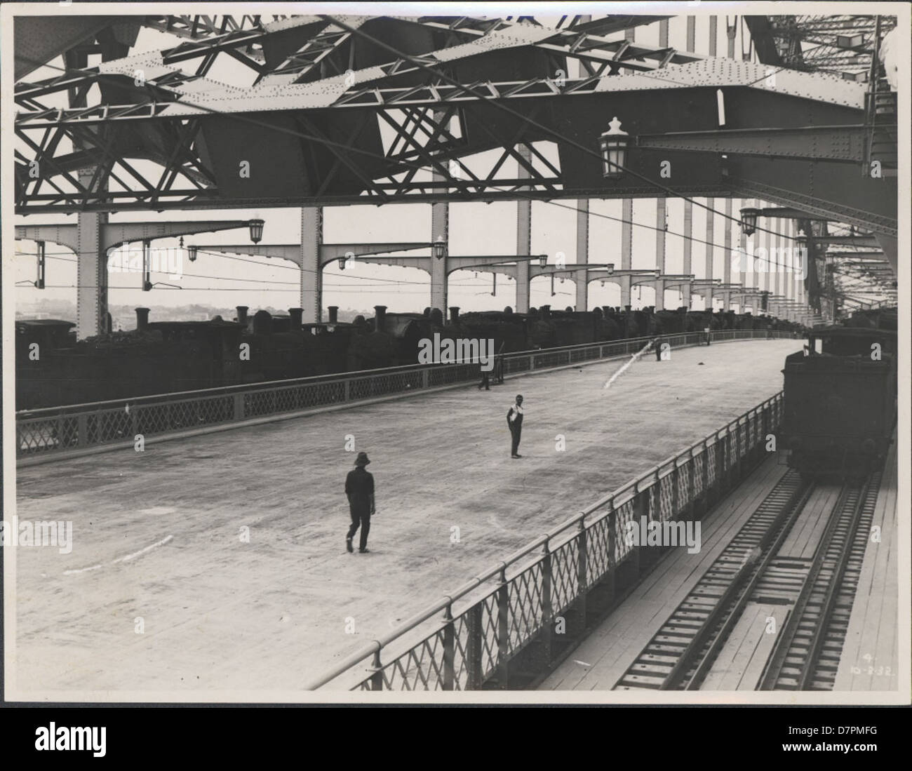 87/1353-158stampa fotografica, treni a vapore sul Ponte del Porto, argento / gelatina / carta, fotografia del Nuovo Galles del Sud Dipartimento delle opere pubbliche, Sydney, Australia, Febbraio 1932 Foto Stock