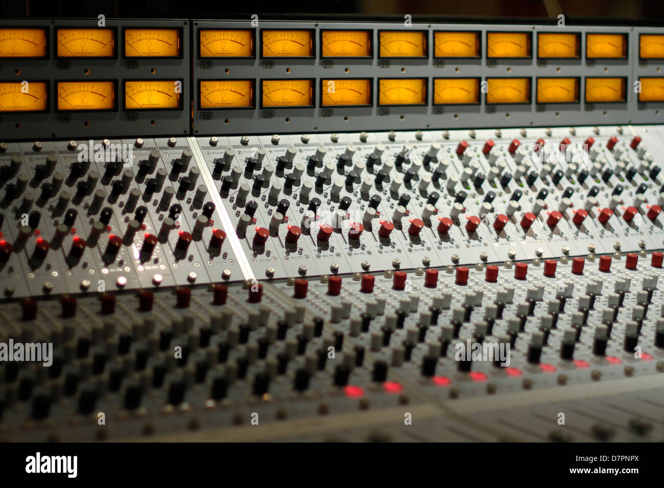 Studio di registrazione banco di miscelazione Foto Stock