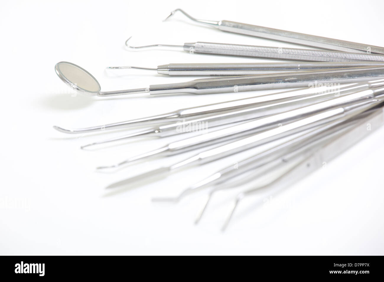 Set di metallo attrezzature mediche strumenti per denti cura dentale Foto Stock