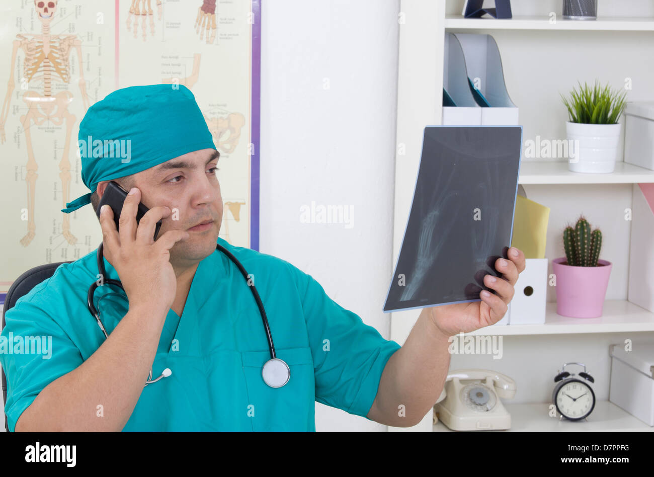 Medico in ufficio Foto Stock