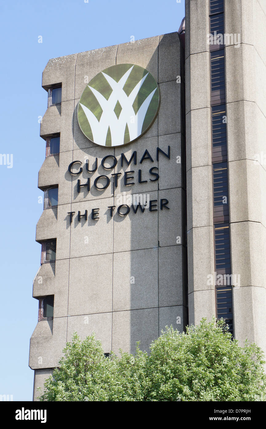 Il Tower hotel, dal Tower Bridge, London, England, Regno Unito Foto Stock