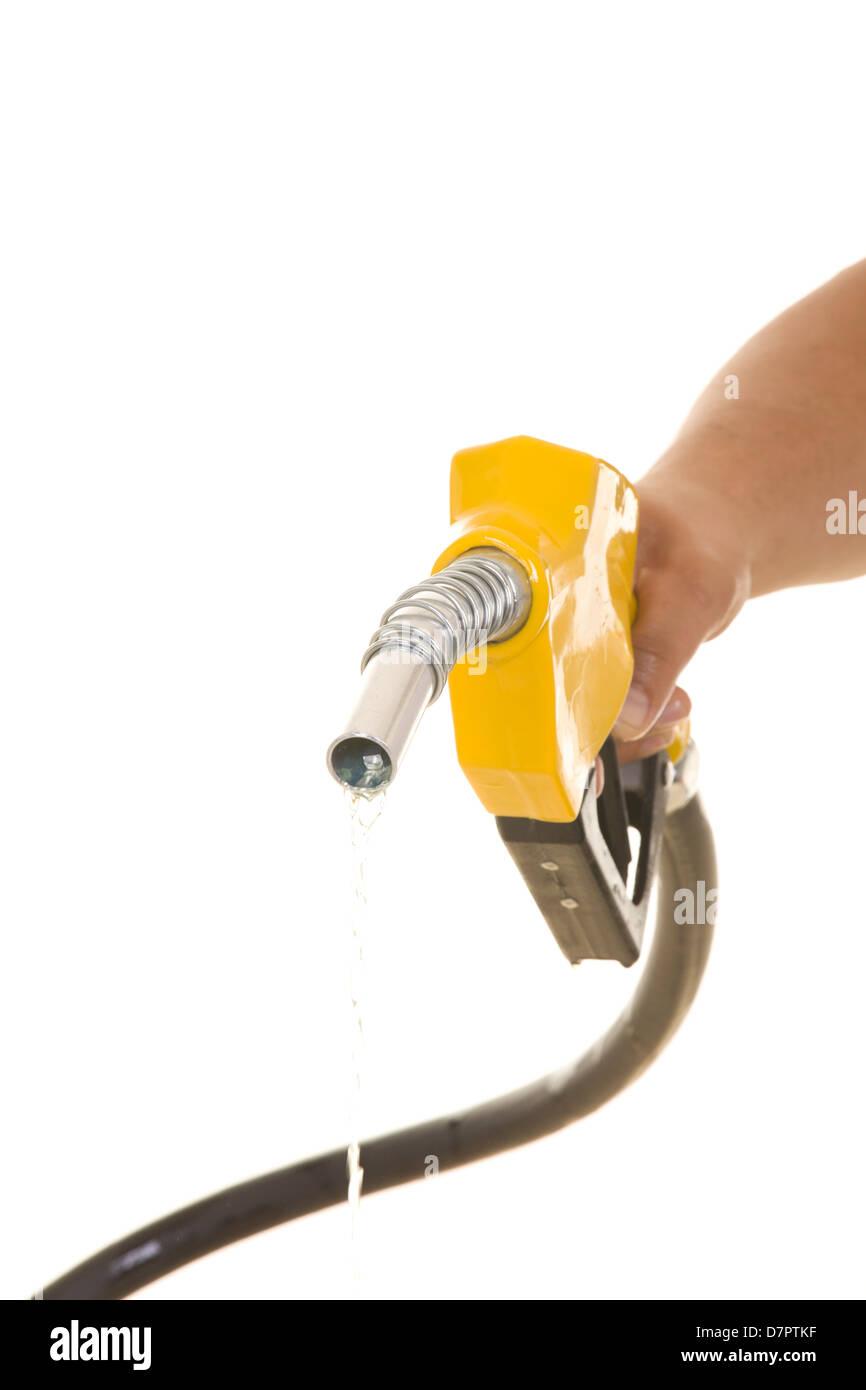 Maschio lato sprecare gas con pompa giallo isolato su bianco Foto Stock