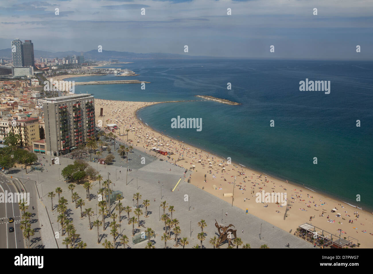 La bella Barcellona skyline sparato da un unico alto punto di vantaggio Foto Stock