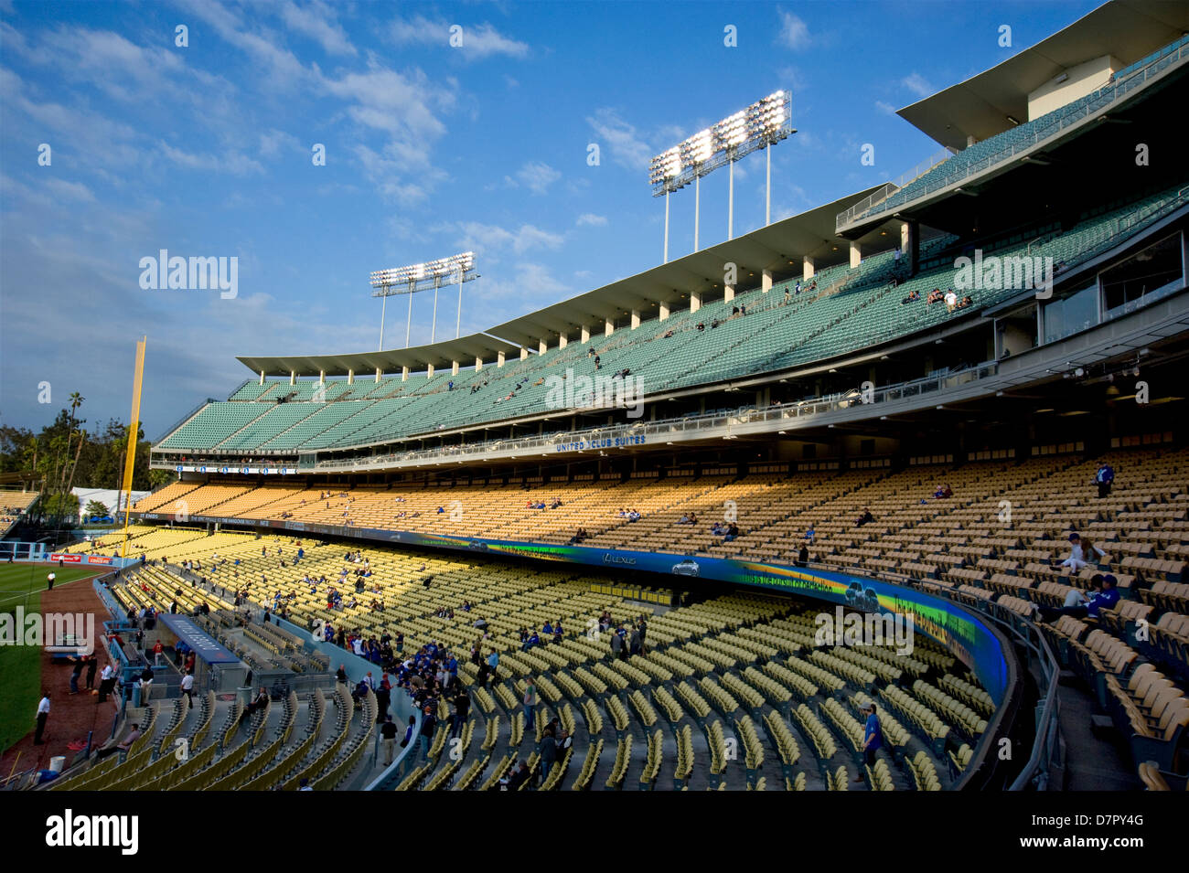 Ventole che arrivano al Dodger Stadium di Los Angeles fin nel tardo pomeriggio per un gioco di notte Foto Stock