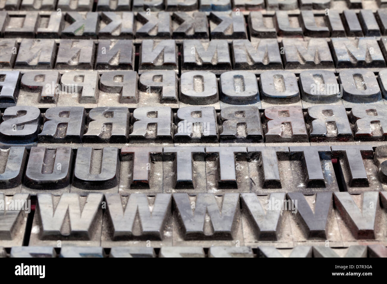 Metallo impostazione di stampa, vecchio lettere fatte di piombo per tipografia Foto Stock