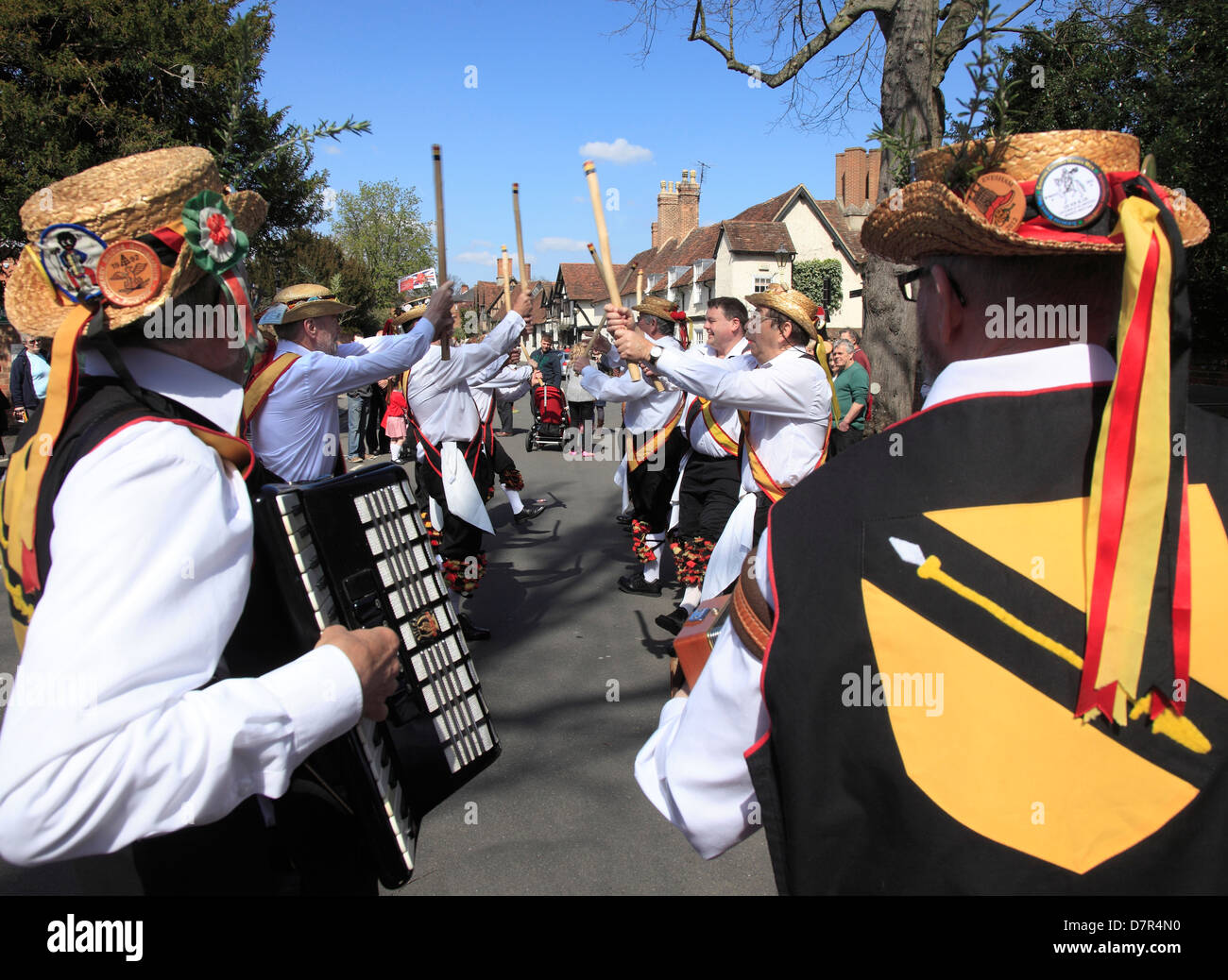 Morris ballerine alla annuale festa di compleanno di Shakespeare Memorial Parade a Stratford upon Avon. Foto Stock