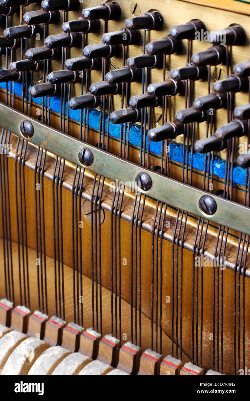 Il vecchio elemento interno pianoforte Foto Stock