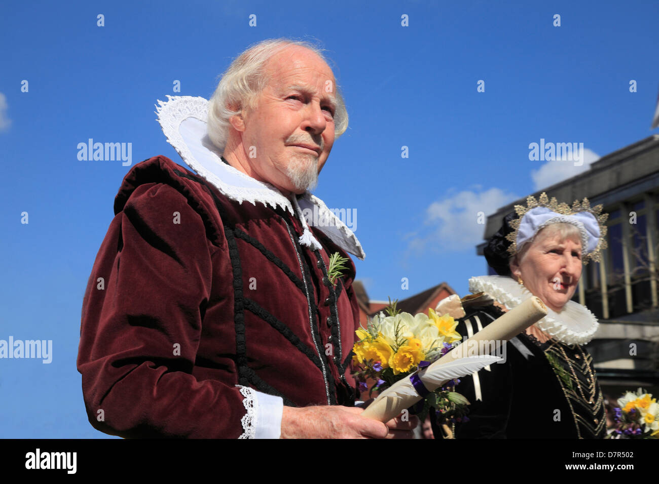 Shakespeare e Anne Hathaway al compleanno annuale sfilata commemorativa a Stratford upon Avon. (Poste da attori) Foto Stock