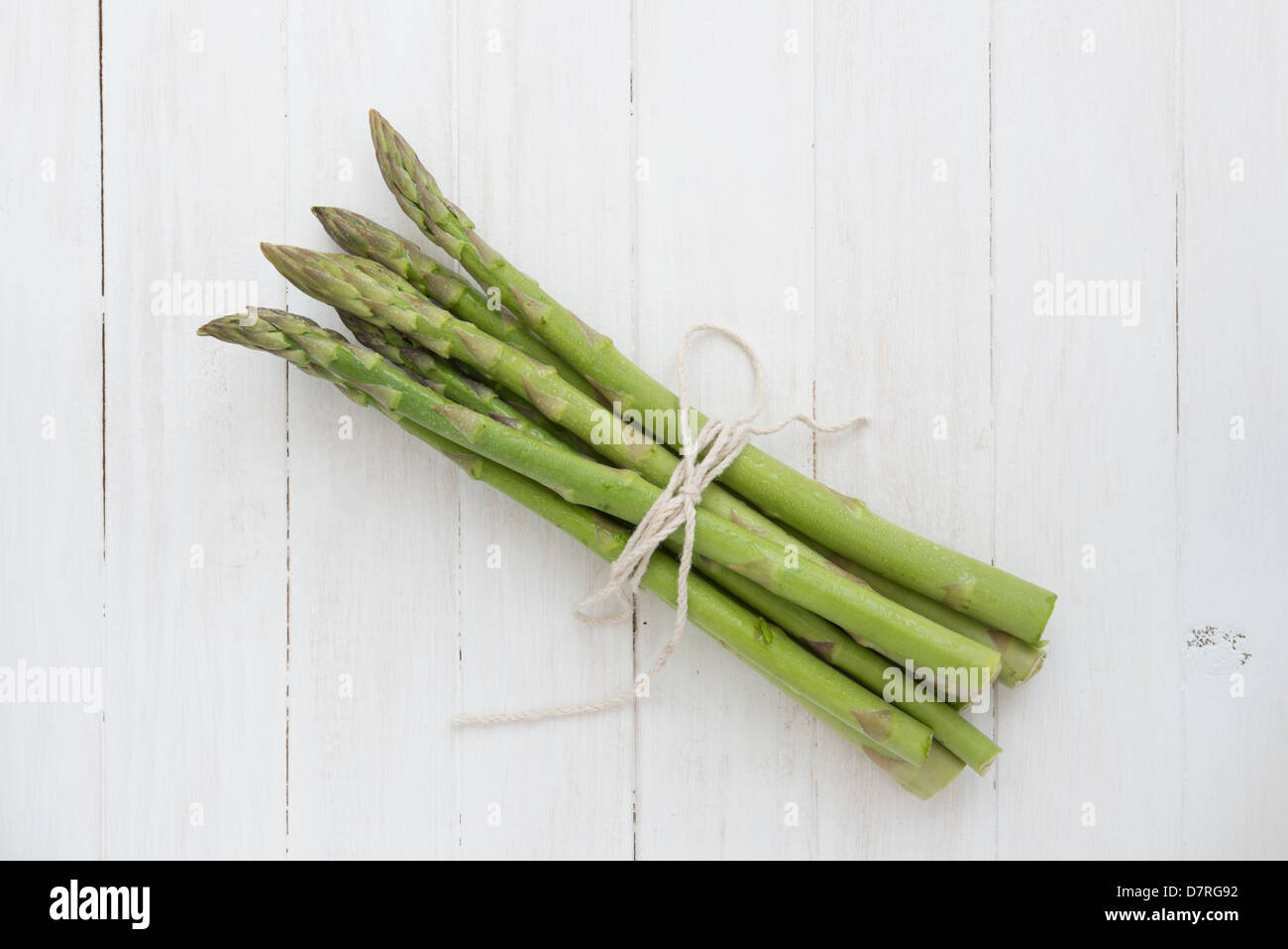 Appena raccolto asparagi germogli. Foto Stock