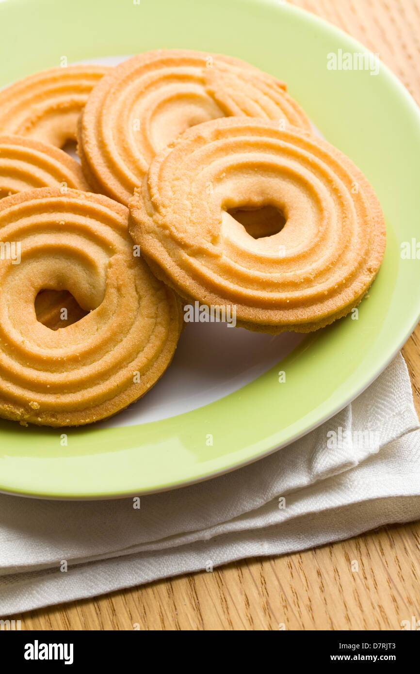 Dolce biscotto ad anello su piastra Foto Stock