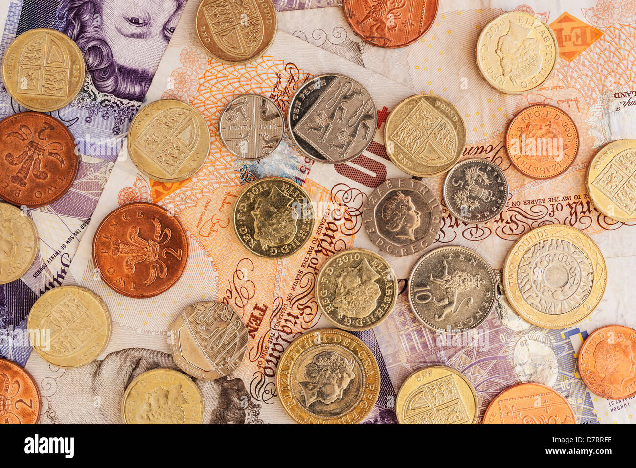 Inglese misto delle monete e delle banconote compreso libbre e pence Foto Stock