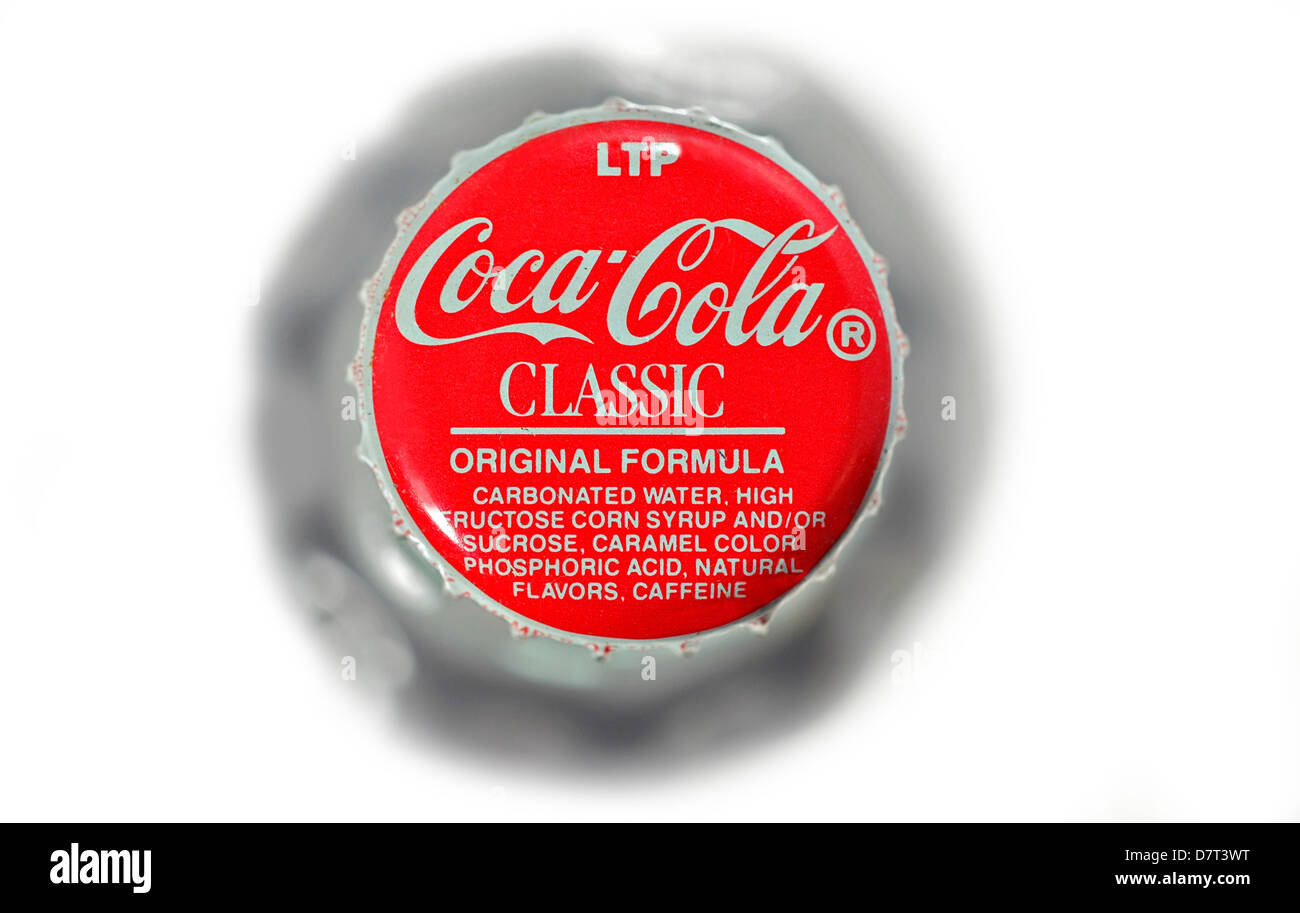 Una parte superiore giù colpo di un vecchio Coca Cola tappo di bottiglia circa 1995. Foto Stock
