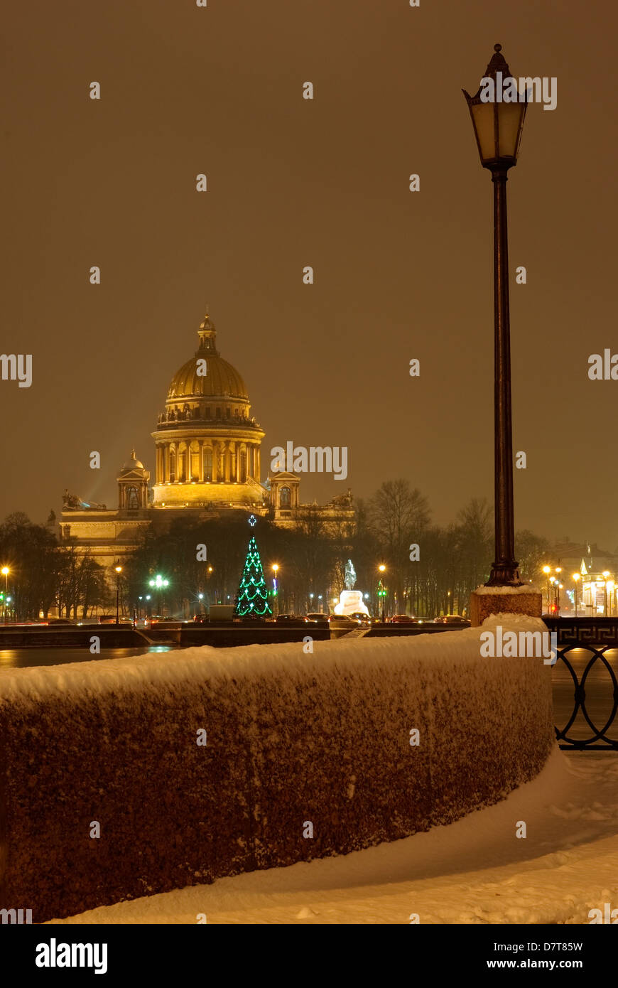 La Russia. San Pietroburgo. Vista di San Isacco cattedrale. Foto Stock