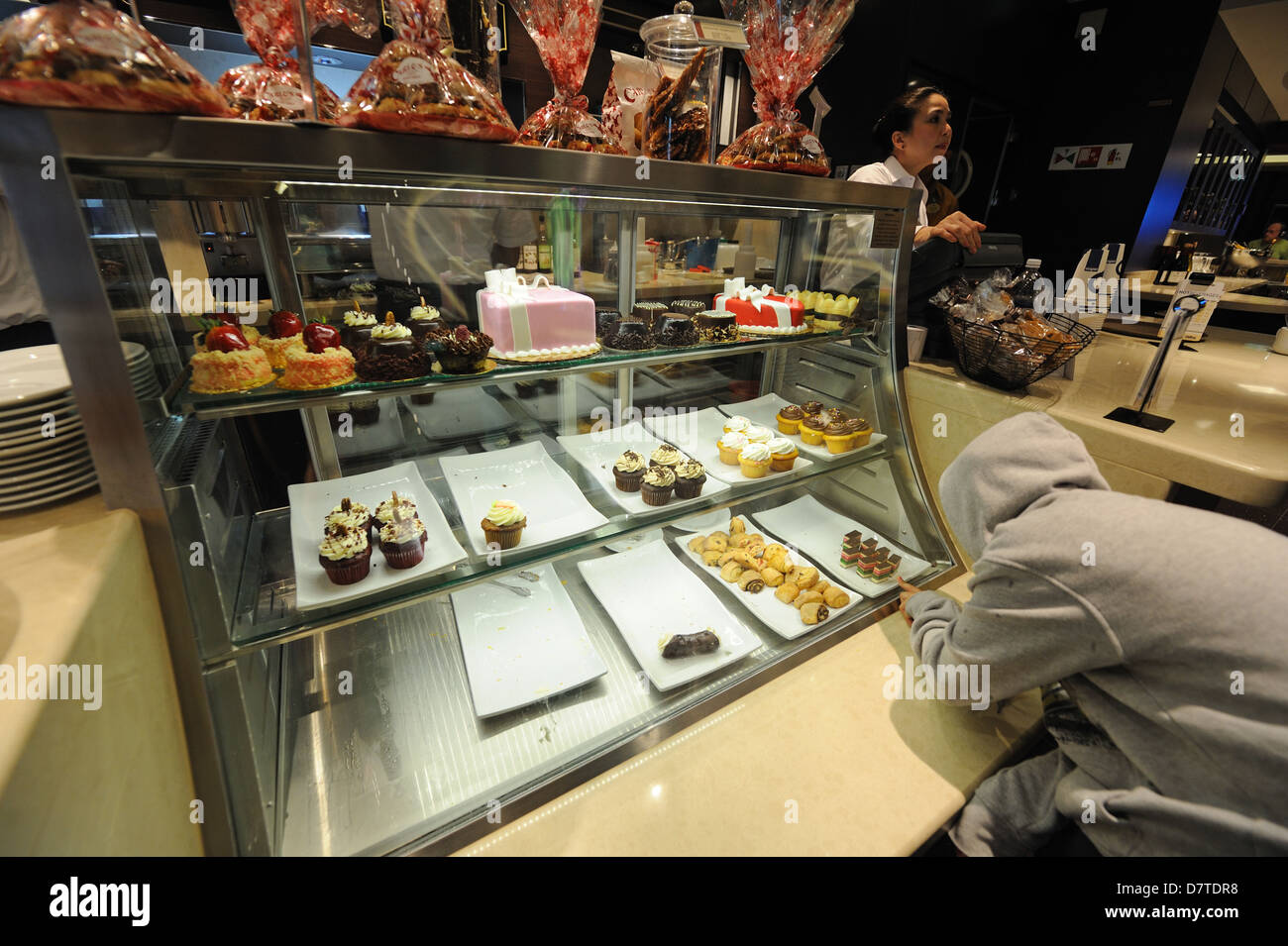 Carlos' Bake Shop sulla Norwegian Breakaway, un 4,000-passeggeri la nave di crociera, vende Torta 'Boss' Buddy Valastro di dolci italiani. Foto Stock