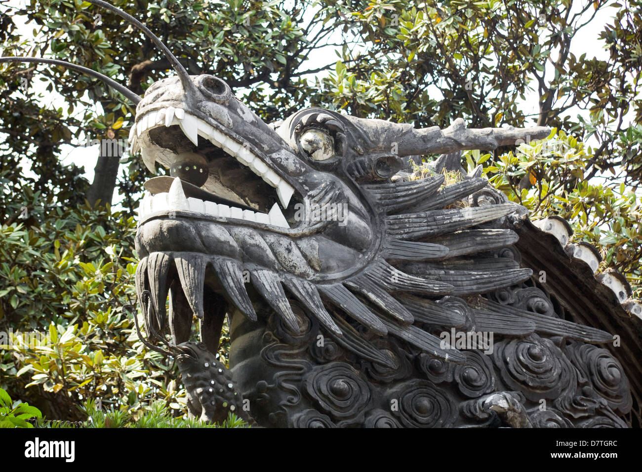 Dragon scultura,Yu Yuan giardini, Shanghai, Cina Foto Stock