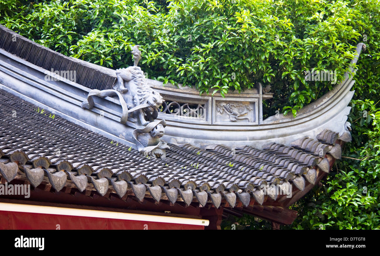Dettagli sul tetto, Yu Yuan giardini, Shanghai, Cina Foto Stock