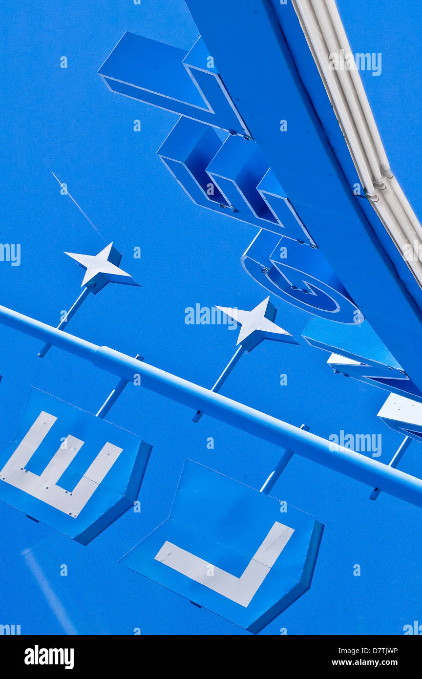 Un immagine astratta del Blue Angel Motel segno, Las Vegas Foto Stock